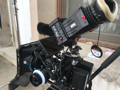 Rig cinematográfico, con viewfinder Zacuto, doble batería